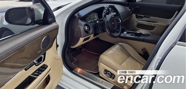 Jaguar XJ 2018 — photo 8