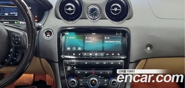 Jaguar XJ 2018 — photo 10