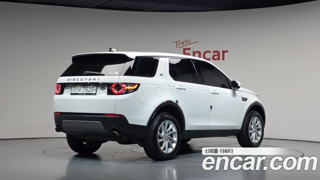 Land Rover Discovery Sport 2017 — photo 2