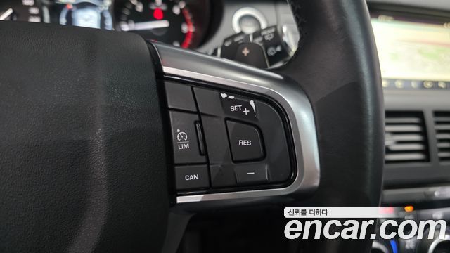 Land Rover Discovery Sport 2017 — photo 22