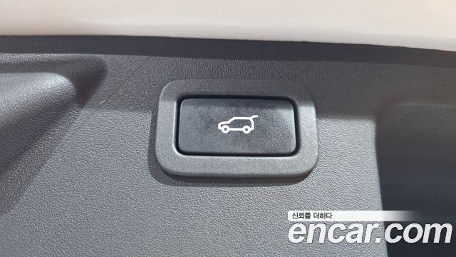 Land Rover Discovery Sport 2017 — photo 25