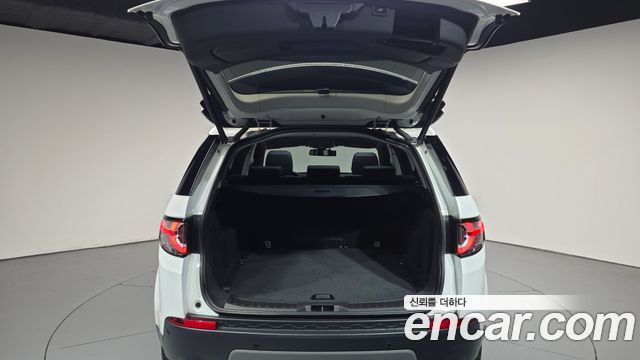 Land Rover Discovery Sport 2017 — photo 26