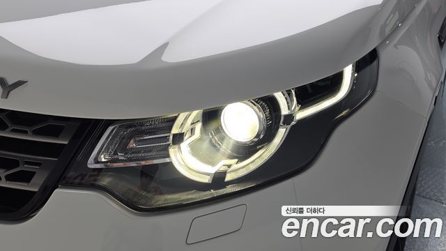 Land Rover Discovery Sport 2017 — photo 8