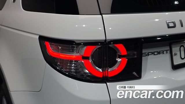Land Rover Discovery Sport 2017 — photo 9