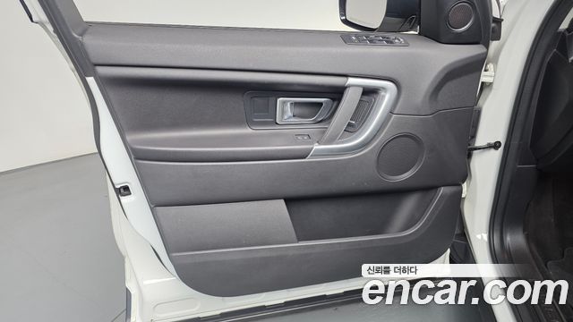 Land Rover Discovery Sport 2017 — photo 14