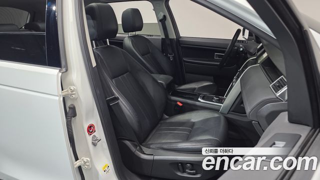 Land Rover Discovery Sport 2017 — photo 16