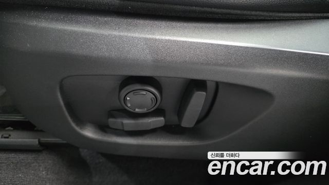 Land Rover Discovery Sport 2017 — photo 31