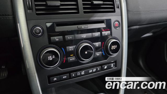 Land Rover Discovery Sport 2017 — photo 32