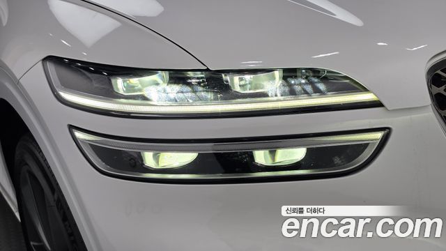 Genesis GV70 2022 — photo 8