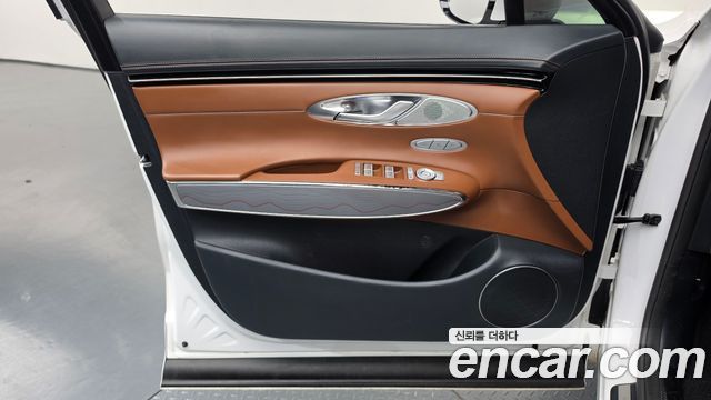 Genesis GV70 2022 — photo 14