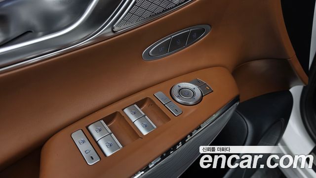 Genesis GV70 2022 — photo 28