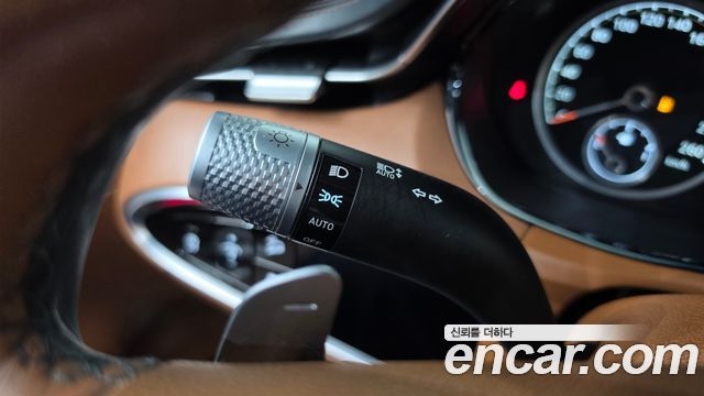 Genesis GV70 2022 — photo 29
