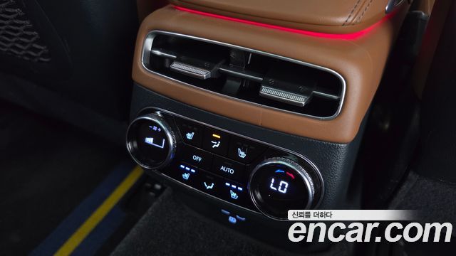Genesis GV70 2022 — photo 33