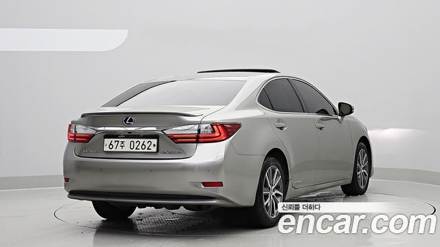 Lexus ES 2016 — photo 2