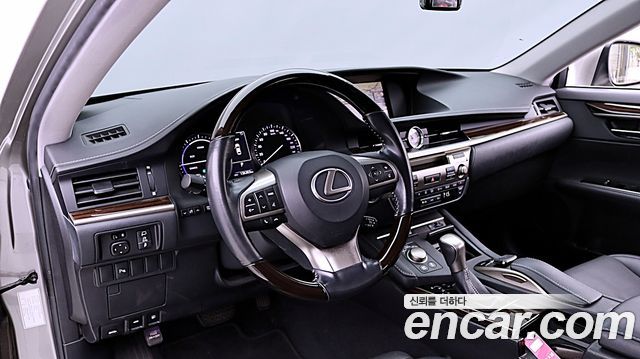 Lexus ES 2016 — photo 9