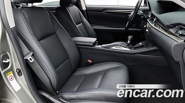 Lexus ES 2016 — photo 13