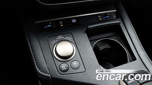 Lexus ES 2016 — photo 14