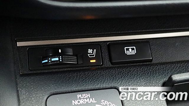 Lexus ES 2016 — photo 16