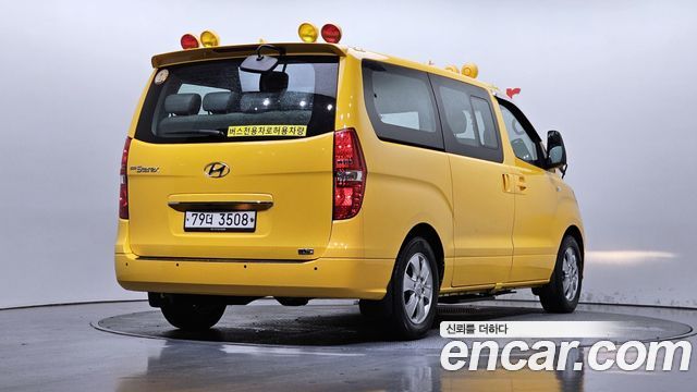 Hyundai Starex 2021 — photo 2