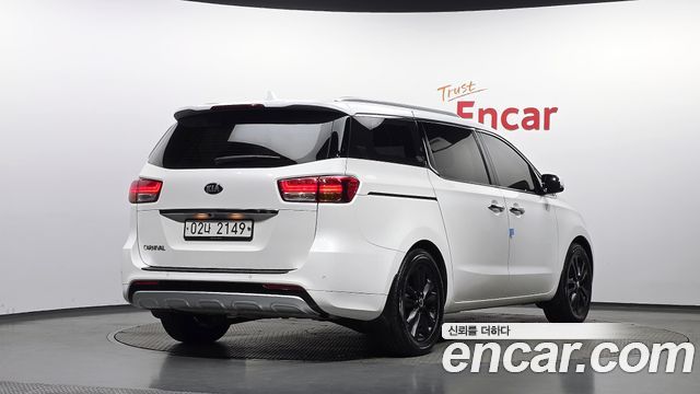 Kia Canival 2017 — photo 2