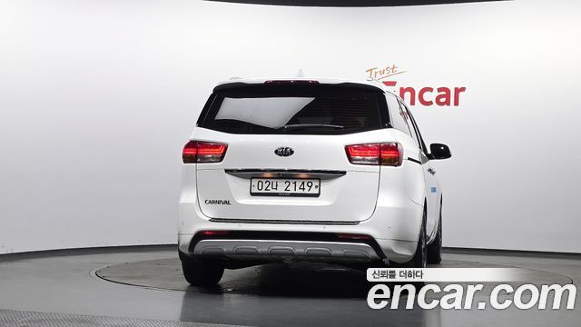 Kia Canival 2017 — photo 4