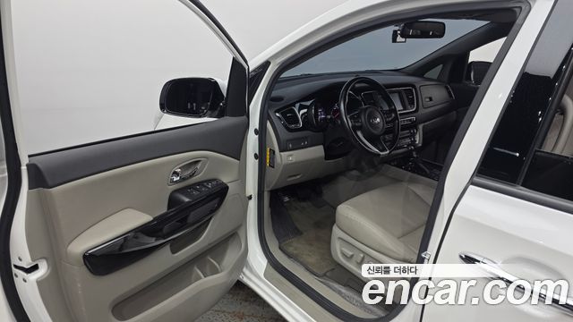 Kia Canival 2017 — photo 10