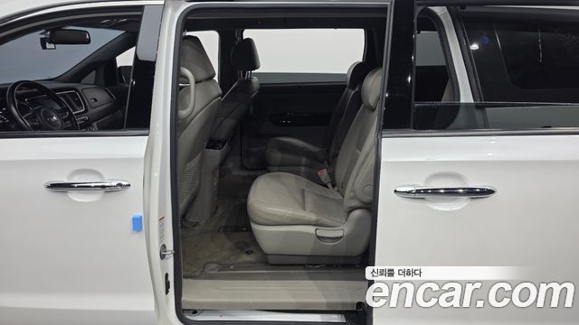 Kia Canival 2017 — photo 11