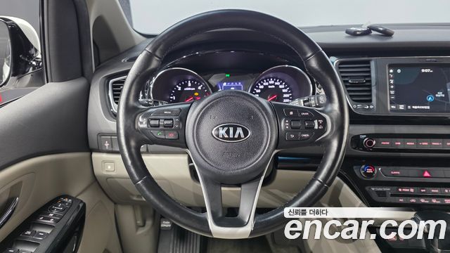 Kia Canival 2017 — photo 15