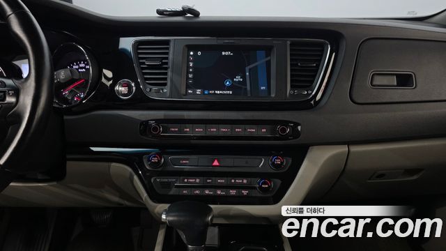 Kia Canival 2017 — photo 16