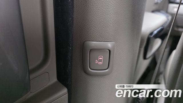 Kia Canival 2017 — photo 19