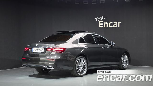 Mercedes-Benz E-Class 2022 — photo 2