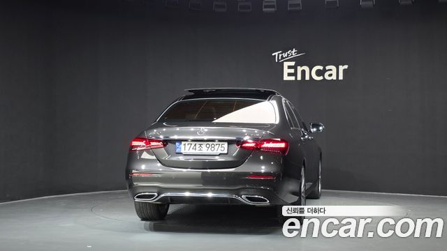 Mercedes-Benz E-Class 2022 — photo 4