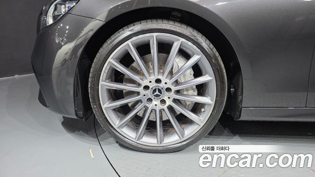 Mercedes-Benz E-Class 2022 — photo 5
