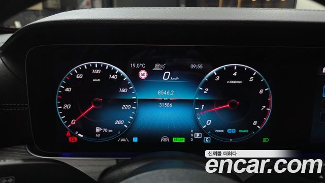 Mercedes-Benz E-Class 2022 — photo 11