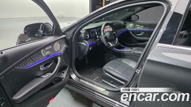 Mercedes-Benz E-Class 2022 — photo 13