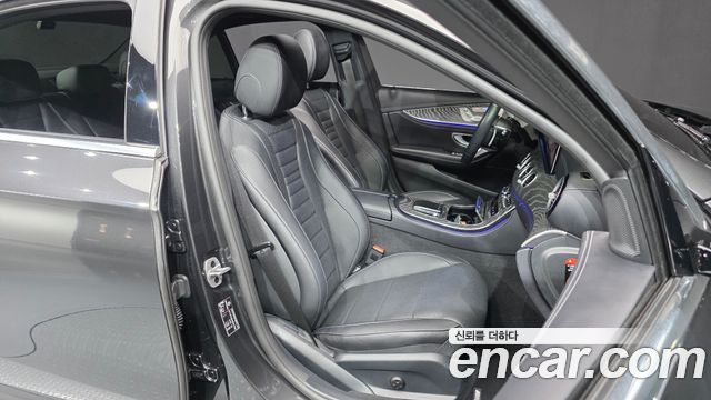 Mercedes-Benz E-Class 2022 — photo 17