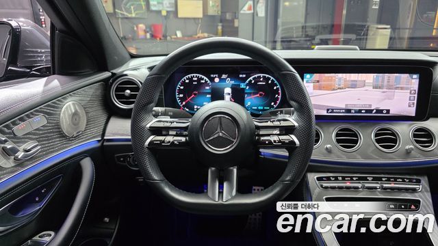 Mercedes-Benz E-Class 2022 — photo 18