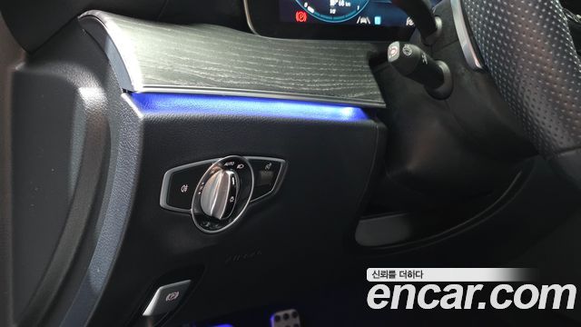 Mercedes-Benz E-Class 2022 — photo 21