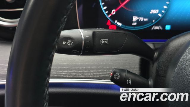 Mercedes-Benz E-Class 2022 — photo 23