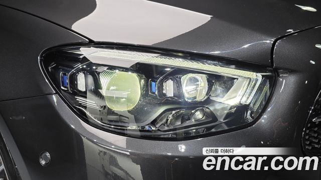 Mercedes-Benz E-Class 2022 — photo 8