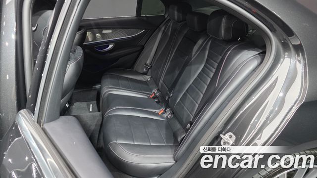 Mercedes-Benz E-Class 2022 — photo 16