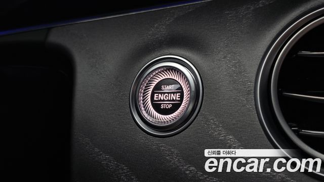 Mercedes-Benz E-Class 2022 — photo 28