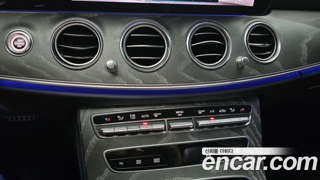 Mercedes-Benz E-Class 2022 — photo 29