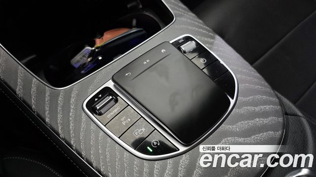 Mercedes-Benz E-Class 2022 — photo 30