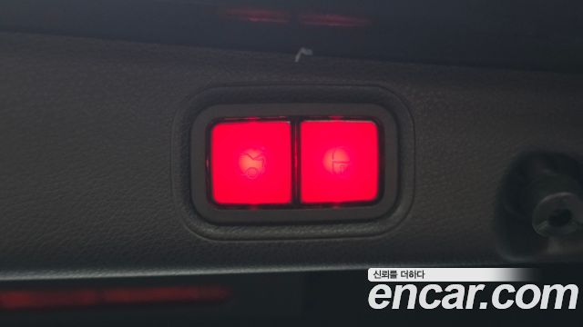 Mercedes-Benz E-Class 2022 — photo 36