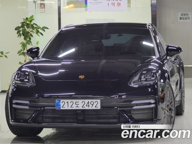Porsche Panamera 2023 — photo 1