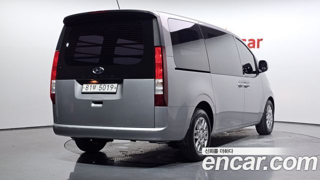 Hyundai Staria 2022 — photo 2