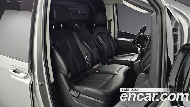 Hyundai Staria 2022 — photo 16