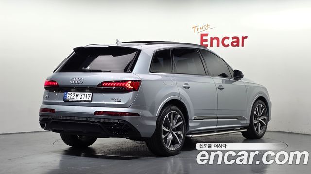 Audi Q7 2023 — photo 2
