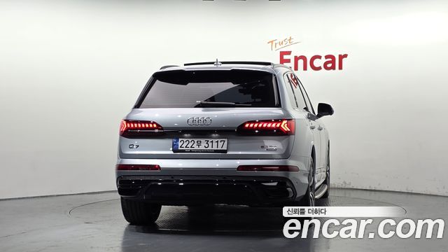 Audi Q7 2023 — photo 4